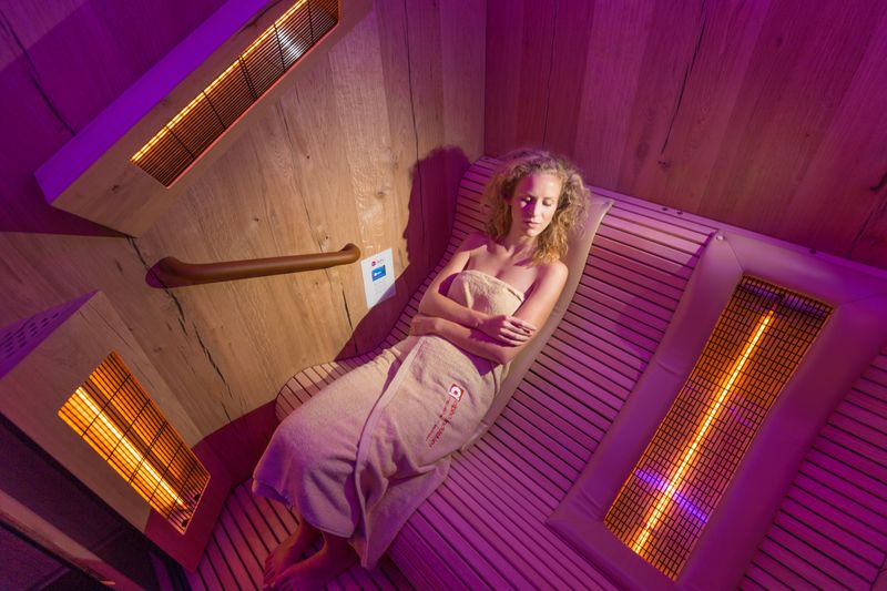 Infrared Chaleur Lounge R (60 Of 61) Infrared Chaleur Lounge R (60 Of 61)